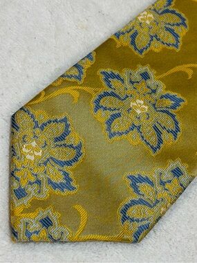 Brand New Stylish Tie By Steve Harvey